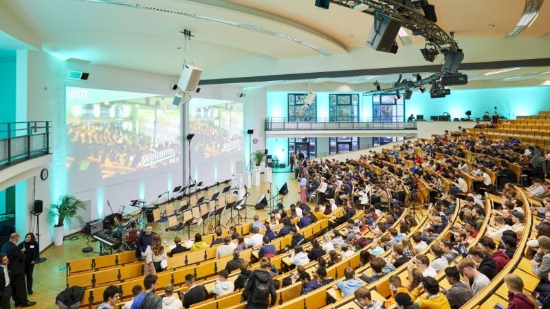 Rund 5 500 Studienanfängerinnen und -anfänger am KIT