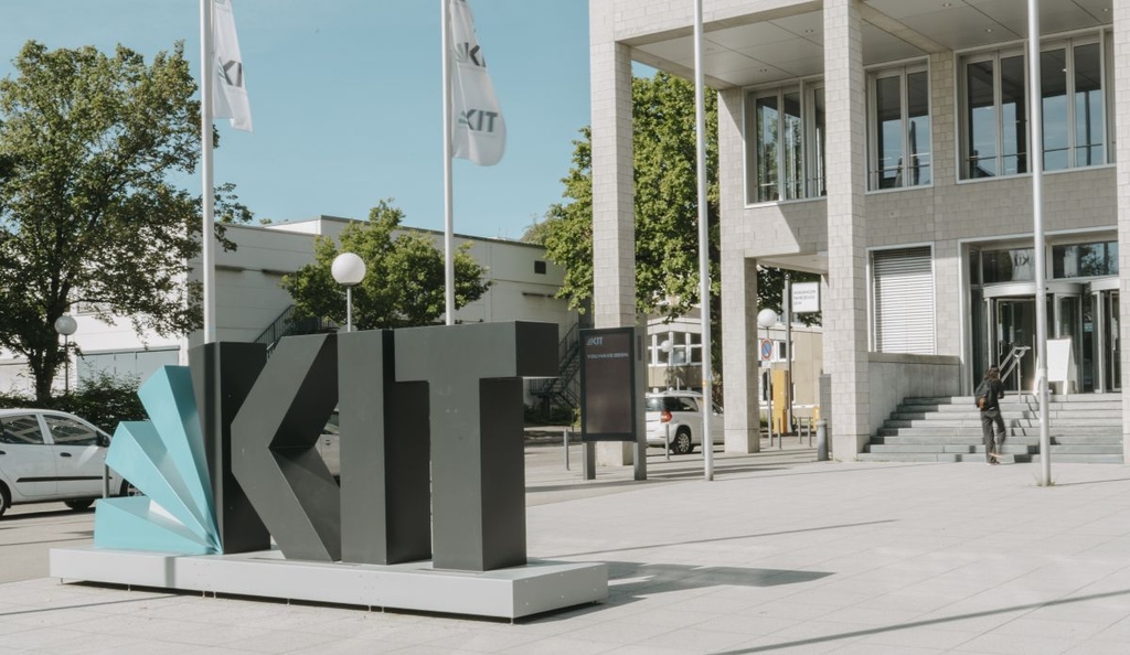 Präsident Jan S. Hesthaven und Vizepräsident Oliver Kraft im Videointerview über sicherheitsrelevante Forschung am KIT
