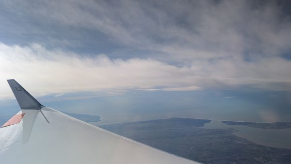 HALO in the air near the French Atlantic coast on its way to fly over KITcube, KIT’s mobile ground measuring station in Brittany, France. (Photo: Simone Scheer, KIT)