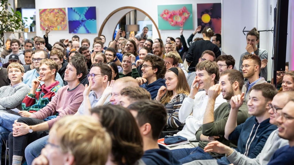 Wissenswoche Mensch und KI im Job: Dialog statt Hype