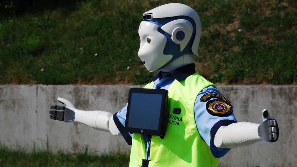 Roboter regeln den Verkehr – KIT testet Zukunftstechnologie für sichere Schulwege