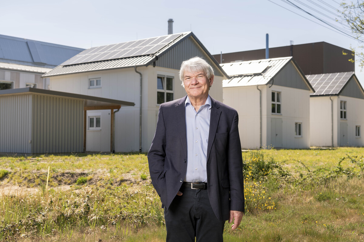 Dr. Clemens Düpmeier forscht am KIT zu smarten Infrastrukturen, die ein Puzzleteil für eine gelingende Energiewende in Deutschland sind. (Foto: Amadeus Bramsiepe, KIT)