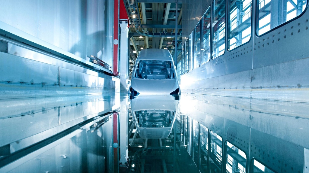 Lackierung im Tauchbad (Foto: Eisenmann)