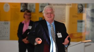 Der Nobelpreistr&auml;ger Robert Betts  Laughlin war Ehrengast bei der Unterzeichnung der Vereinbarung. In einem Vortrag sprach er sich f&uuml;r die w&auml;rmebasierte Stromspeicherung aus, wie sie im Rahmen von NADINE entwickelt werden soll. (Foto: DLR)