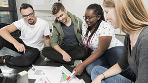 Neben den Grundlagen in Informatik, Wirtschaft und Recht legt der Studiengang Wirtschaftsinformatik Wert auf praxisorientierte Problemlösungskompetenz. (Foto: Markus Breig, KIT)