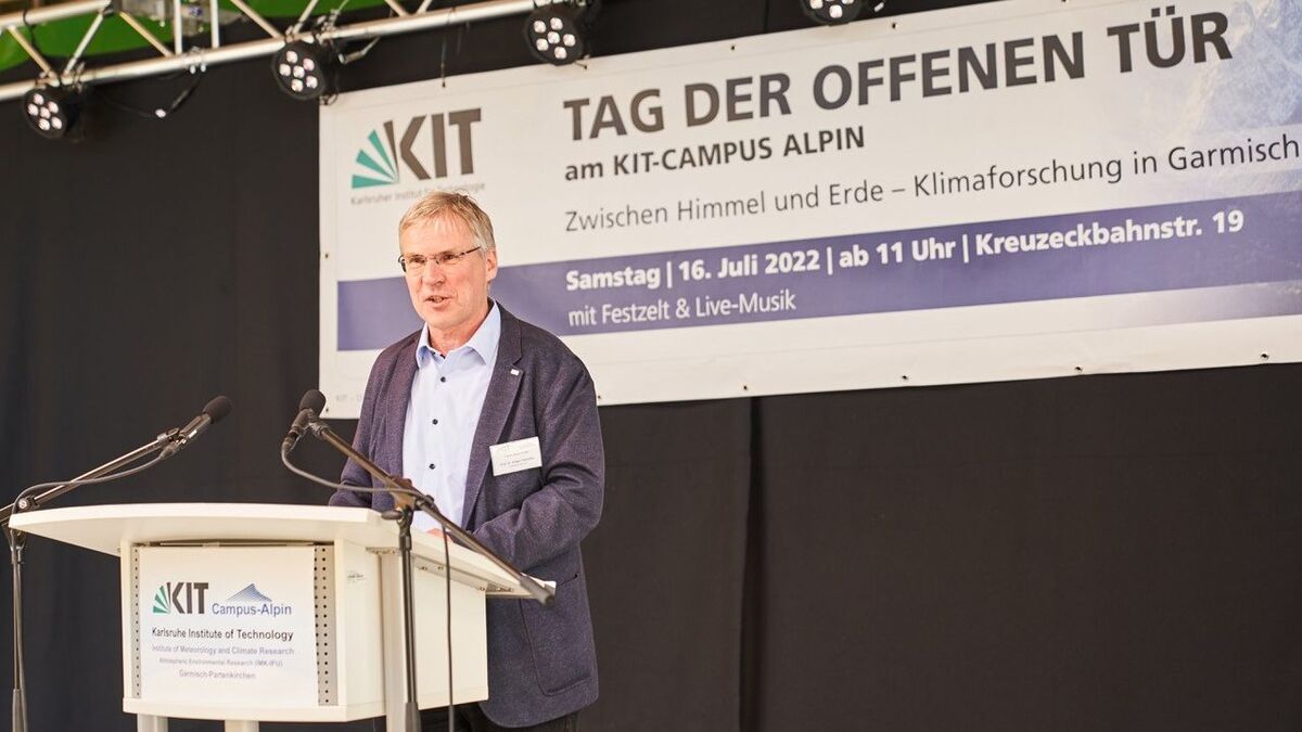 Begrüßung durch Präsident Hanselka