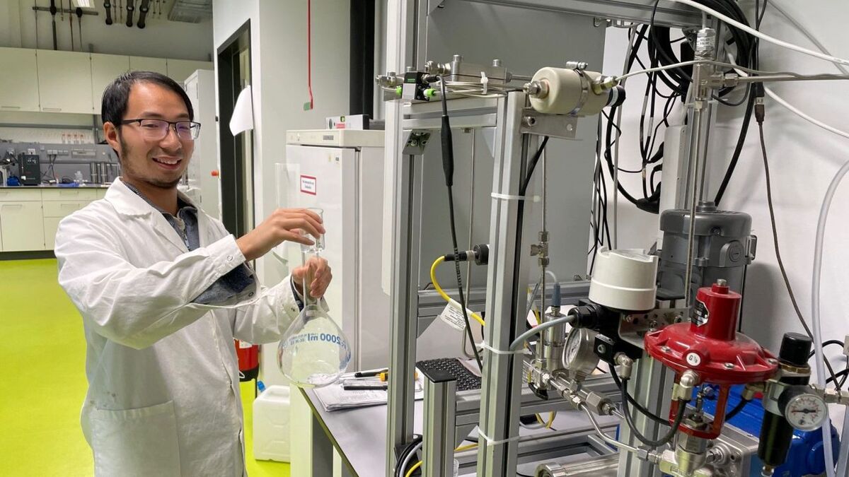 Filtrationsexperiment am Institute for Advanced Membrane Technology (IAMT) des KIT