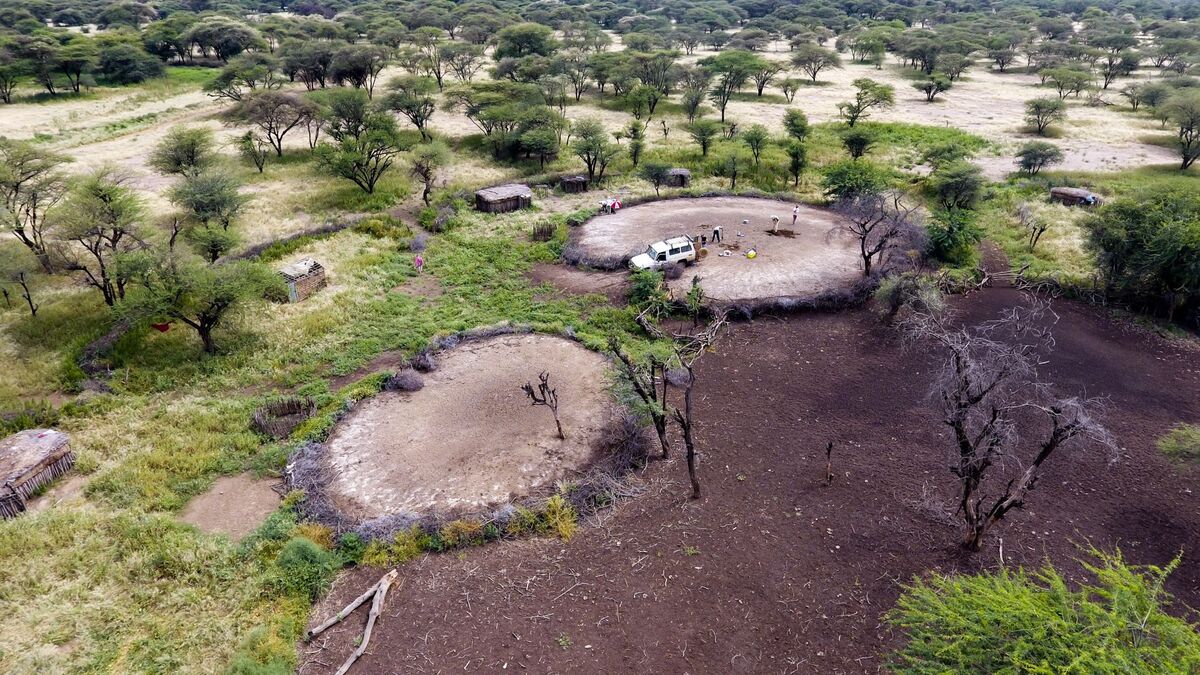 Probenahme von N2O in aufgegebenen Pferchen in der Subsahara-Zone in Afrika (Foto: Dr. Lutz Merbold)