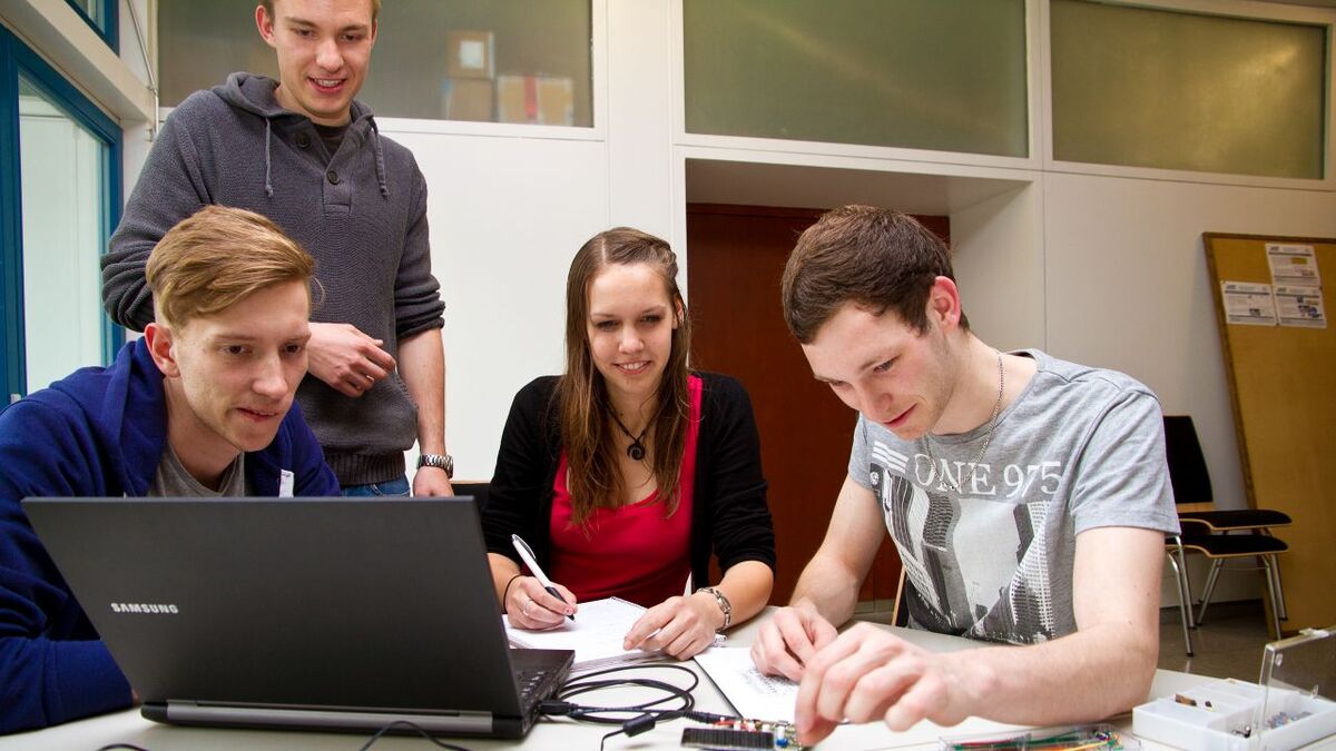 Studierende am KIT in einem Workshop