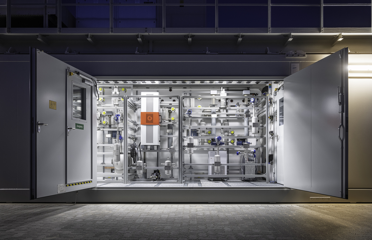 Blick in eine Pilotanlage zur Herstellung synthetischer Kraftstoffe.