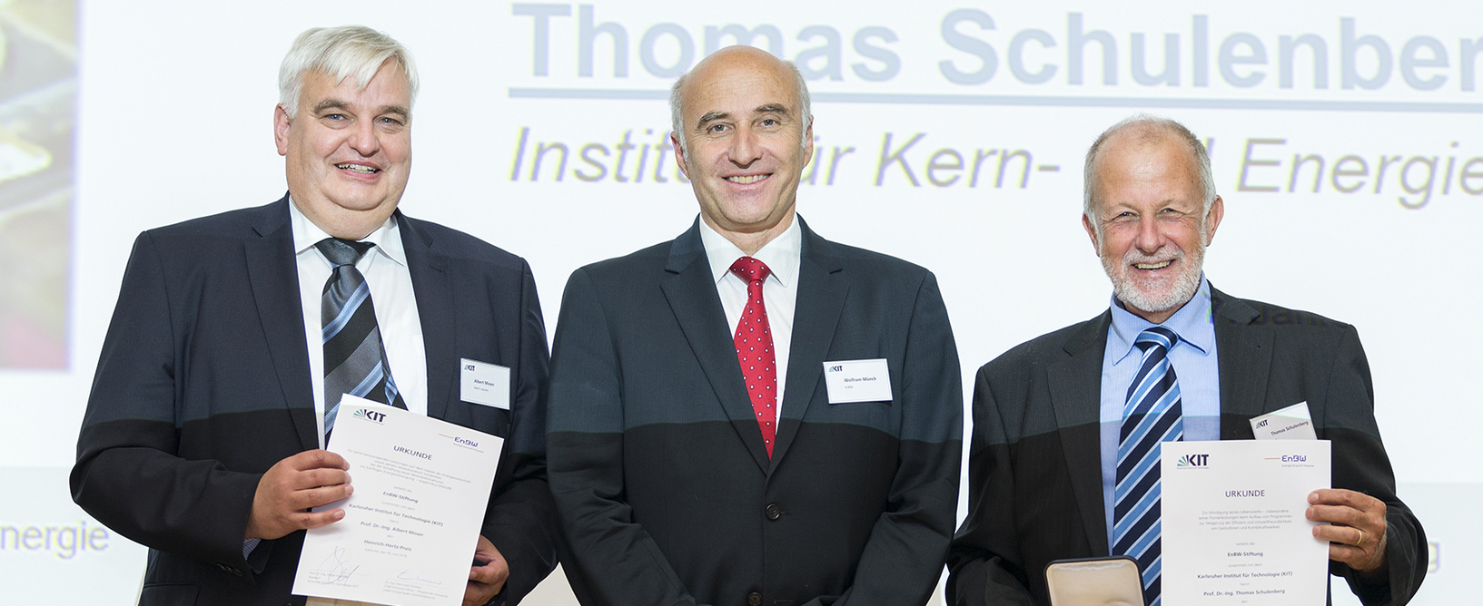 Laila Tkotz/KIT Träger und Stifter des diesjährigen Heinrich-Hertz-Preises, v.l.n.r.: Albert Moser, Wolfram Münch, Thomas Schulenberg. (Bild Laila Tkotz/KIT)