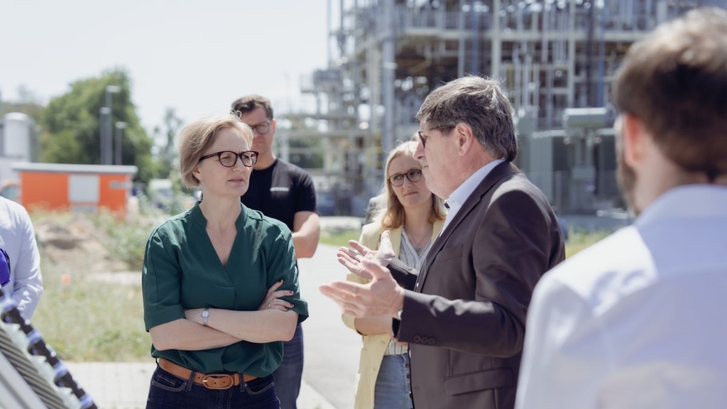 Franziska Brantner besucht KIT-Ausgründungsprojekt Photreon