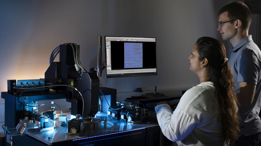 KIT und Intel entwickeln Mikrochip für forschungsorientierte Lehre