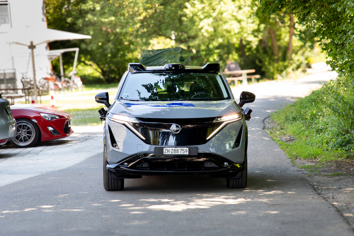 Ein Auto des Reallabors "Admos" während der Fahrt