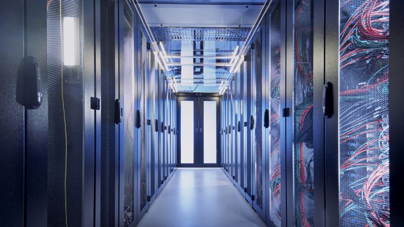 Server-Racks in einem modernen Rechenzentrum.