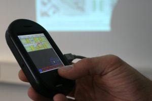 Ein tragbares Interface zeigt die Geb&auml;ude-Karte mit genauer Positionsangabe