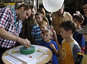 Entdecken und Mitmachen – beim Tag der offenen Tür am KIT (Foto: KIT) 