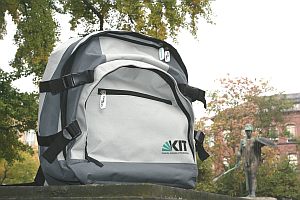 Startpaket: der KIT-Erstsemesterrucksack (Foto: KIT)