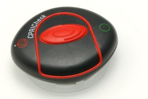 Der Erste Hilfe-Sensor ist nur etwa so gro&szlig; wie eine Walnuss. Foto: Marco Gerber