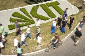 Willkommen in Karlsruhe: Das KIT begrüßt seine Erstsemester.  (Foto: KIT, Jana Mayer) 