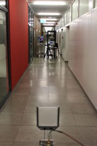 Im Laborexperiment hat die Richtfunkstrecke schon bis zu 20 Meter &uuml;berbr&uuml;ckt. (Bild: KIT)