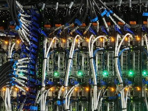 Der „bwUniCluster“ am KIT stellt zentrale Hochleistungsrechnerkapazit&auml;t f&uuml;r die Universit&auml;ten und Hochschulen in Baden-W&uuml;rttemberg bereit. (Bild: KIT)