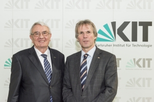 Vizepr&auml;sident Detlef L&ouml;he (li.) beim Symposium zu seiner Verabschiedung mit dem Pr&auml;sidenten des KIT Holger Hanselka (Foto: Patrick Langer, KIT)