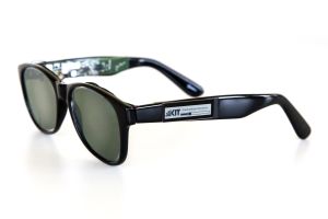 Solarbrille mit Gl&auml;sern aus semi-transparenten, organischen Solarzellen (Foto: Alexander Colsmann, KIT)