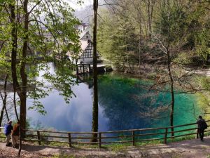 Der „Blautopf“ in Blaubeuren, eine der gr&ouml;&szlig;ten Karstquellen Deutschlands (Foto: Nico Goldscheider, KIT)