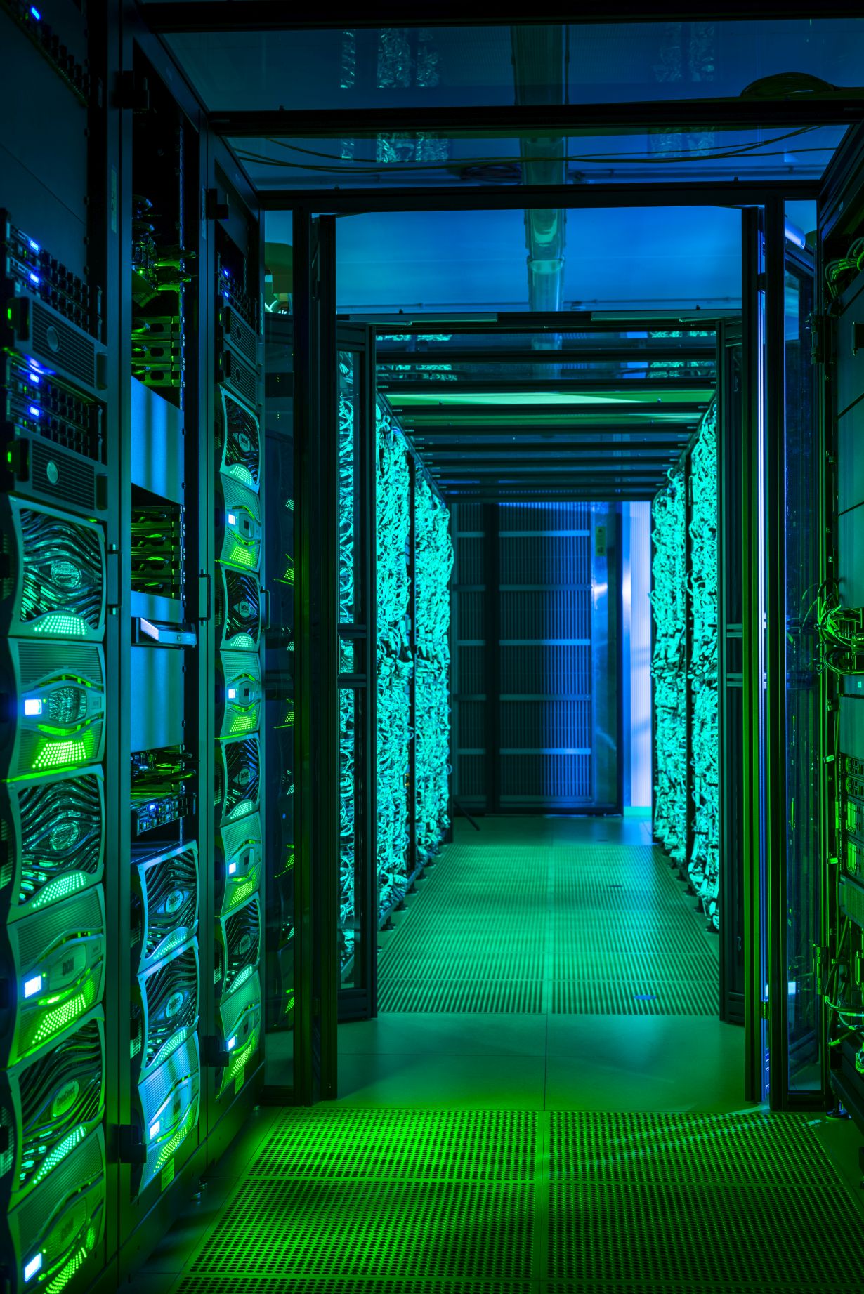 Der Hochleistungsrechner des KIT wird durch ein noch leistungsstärkeres System ersetzt werden. (Foto: Markus Breig, KIT). 