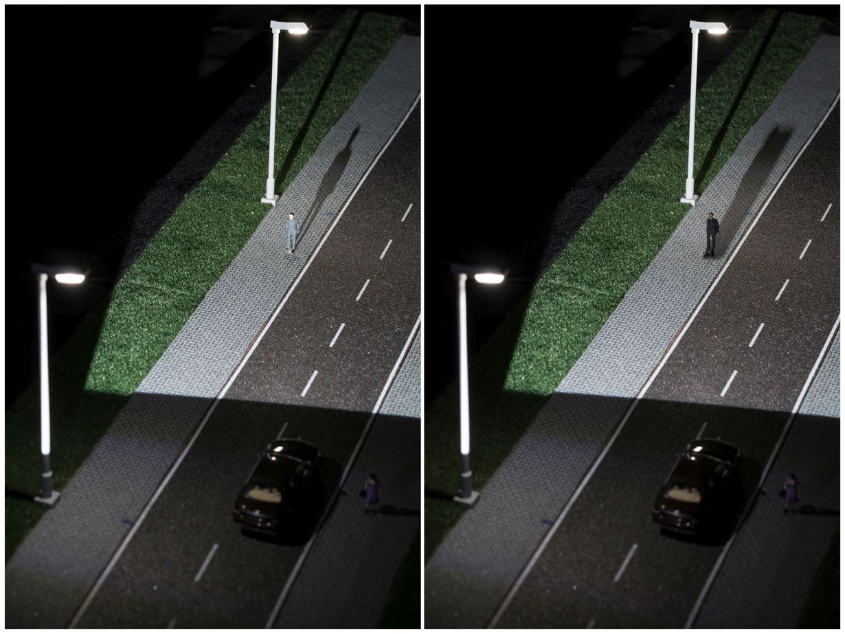 Foto: Markus Breig, KIT Der Camouflage-Effekt (links) lässt Fußgänger trotz guter Beleuchtung für Autofahrer unsichtbar werden. Intelligent vernetzte Auto- und Straßenbeleuchtung kann den Effekt aufheben (rechts) und mehr Sicherheit bringen. (Foto: Markus Breig, KIT)