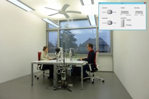 Bei dem Forschungsprojekt der IEA werden nicht nur Daten zu Komfortparametern erhoben, sondern gleichzeitig die menschliche Interaktion mit den Nutzerschnittstellen untersucht (Foto/Montage: KIT).