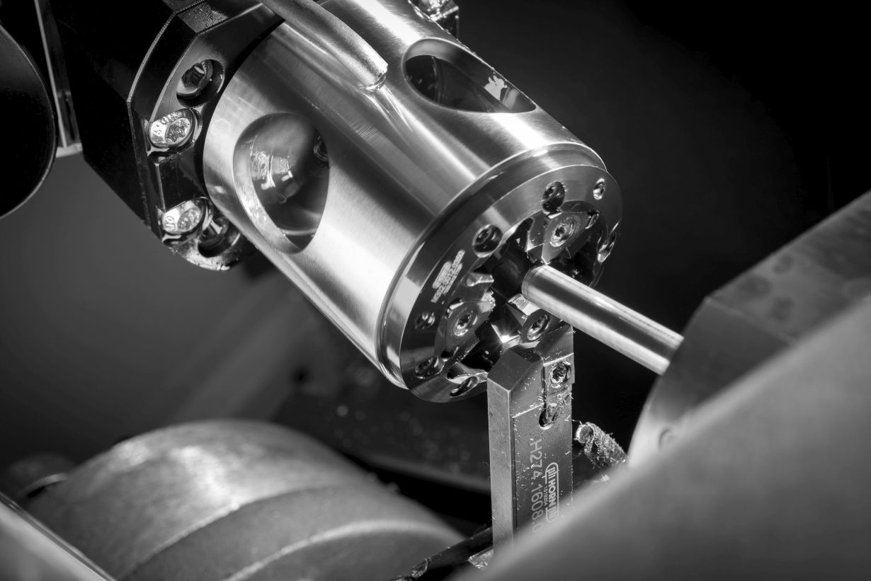 Die Ingenieure des wbk wollen die Fertigung von Bauteilen optimieren, um deren Eigenschaften zu verbessern und Ressourcen einzusparen (Foto: Markus Breig, KIT)