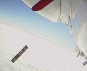 Erstmals kommt auch die neu entwickelte KITsonde zum Einsatz: Einzelne Sensoren werden aus bis zu 13 Kilometer Flugh&ouml;he abgeworfen und erfassen dabei Temperatur und Feuchtigkeit der Atmosph&auml;re (Foto: DLR)