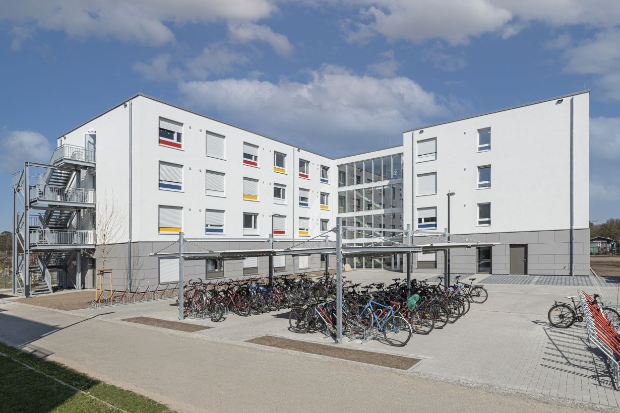 Amadeus Bramsiepe, KIT Am 4. April 2022 wird das neue Studierendenwohnheim Schroff-Kolleg eingeweiht, für das die Schroff-Stiftungen eine Million Euro bereitgestellt haben (Foto: HEBERGER Hoch,- Tief- und Ingenieurbau GmbH)