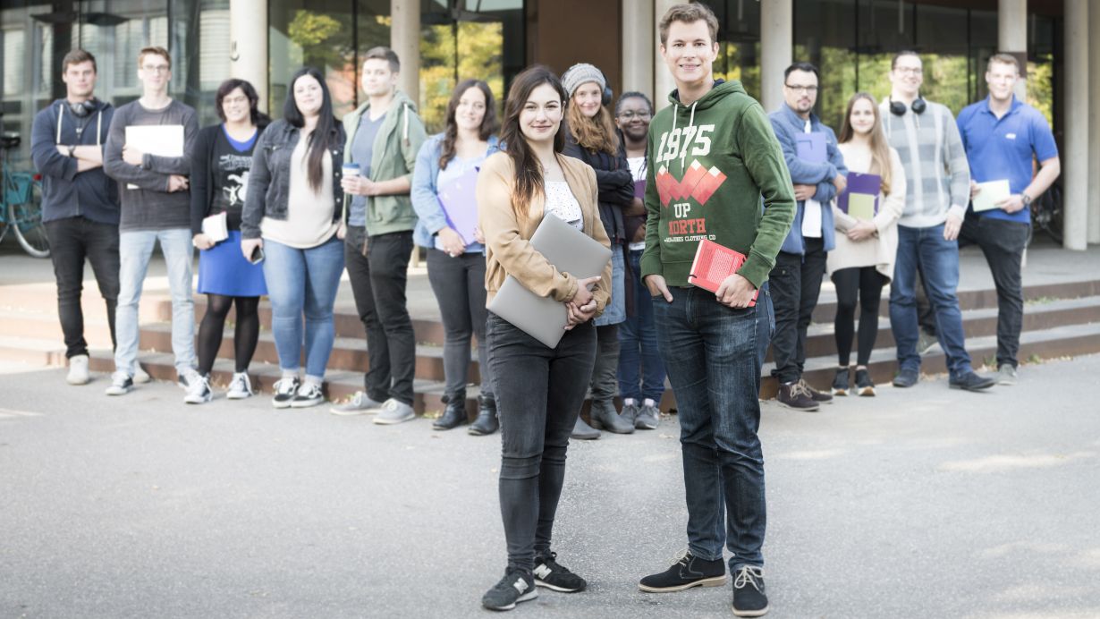 Amadeus Bramsiepe Am Samstag, 14. Mai 2022, können Schülerinnen und Schüler der Oberstufe das KIT am Campus Süd als attraktiven Studienort kennenlernen. (Foto: Amadeus Bramsiepe, KIT)