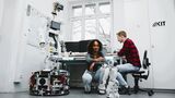 : Studieren am KIT bedeutet exzellente Lehre nah an der Spitzenforschung, beispielsweise der Entwicklung Humanoider Roboter. (Foto: Nicholas Braun / Agentur Triebfeder)