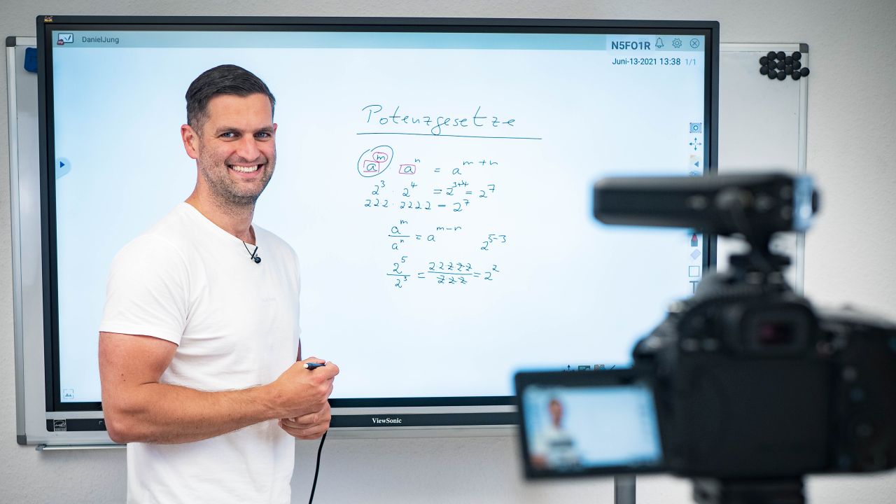 Youtuber und Unternehmer Daniel Jung möchte Künstliche Intelligenz als Lernhilfe einsetzen (Foto: Daniel Jung Media GmbH)