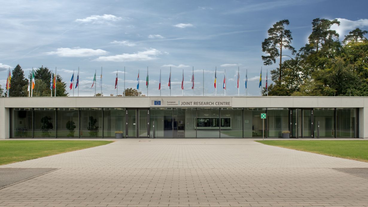 Auch örtlich verbunden: Das Joint Research Centre (JRC) in Karlsruhe befindet sich direkt auf dem Campus Nord des KIT. 