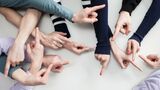 Nutzen und Nachteil des „moralischen Zeigefingers“ für öffentliche Debatten diskutiert das Colloquium Fundamentale im Sommersemester 2026. (Foto: FORUM)