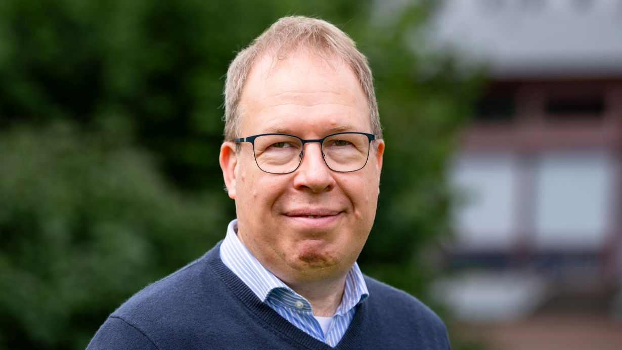 Professor Claus Feldmann 
