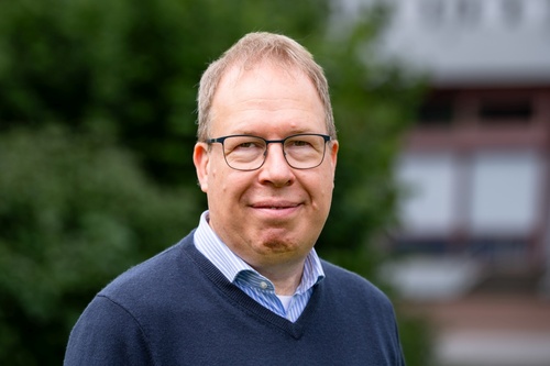 Prof. Claus Feldmann