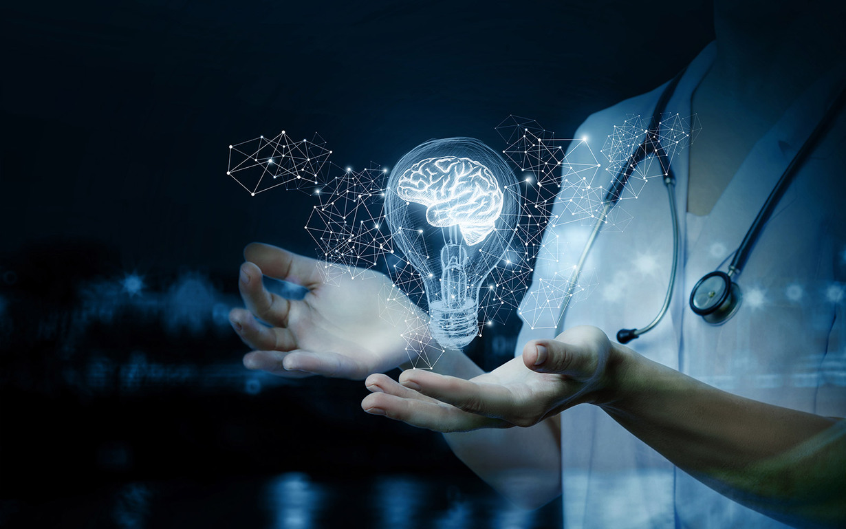 Ein animiertes Bild einer Person im Arztkittel, über deren Hände das Hologramm einer Glühbirne schwebt