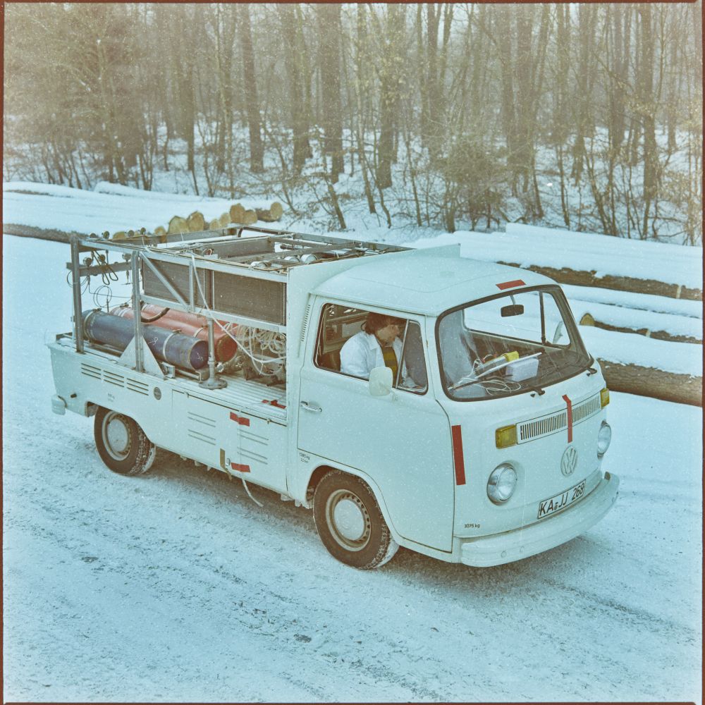 Wasserstoffbus auf dem Gelände des damaligen Kernforschungszentrums Karlsruhe, dem heutigen Campus Nord